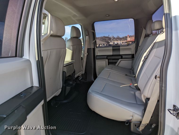 image for item LF9600 2019 Ford F550 Super Duty XL  Crew Cab truck cab and chassis