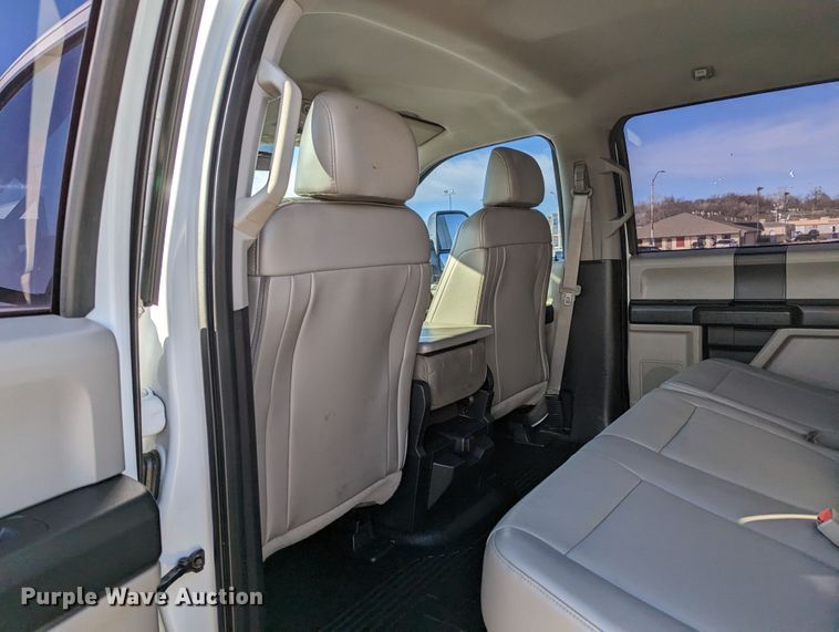 image for item LF9600 2019 Ford F550 Super Duty XL  Crew Cab truck cab and chassis