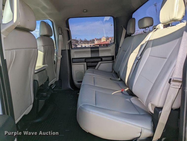 image for item LF9600 2019 Ford F550 Super Duty XL  Crew Cab truck cab and chassis