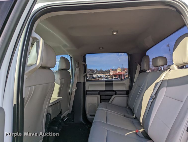 image for item LF9600 2019 Ford F550 Super Duty XL  Crew Cab truck cab and chassis