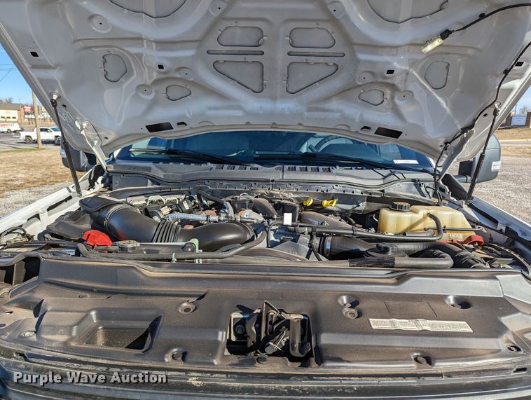 image for item LF9600 2019 Ford F550 Super Duty XL  Crew Cab truck cab and chassis