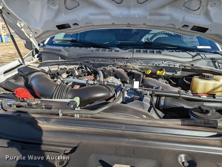 image for item LF9600 2019 Ford F550 Super Duty XL  Crew Cab truck cab and chassis