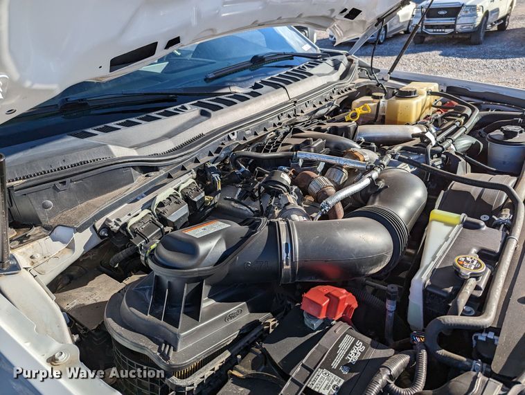 image for item LF9600 2019 Ford F550 Super Duty XL  Crew Cab truck cab and chassis