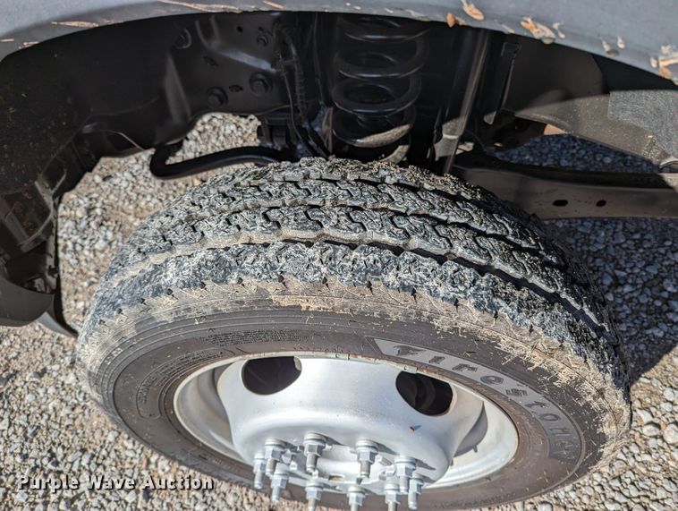 image for item LF9600 2019 Ford F550 Super Duty XL  Crew Cab truck cab and chassis