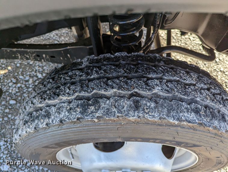 image for item LF9600 2019 Ford F550 Super Duty XL  Crew Cab truck cab and chassis