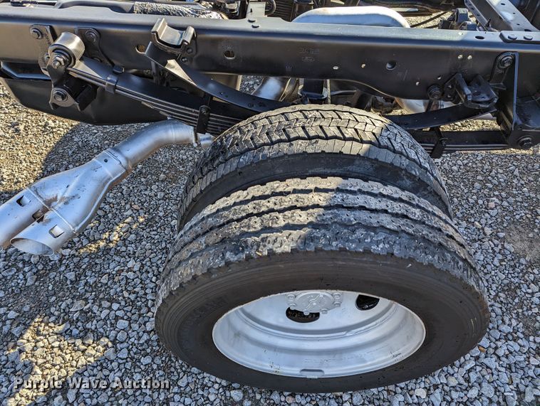 image for item LF9600 2019 Ford F550 Super Duty XL  Crew Cab truck cab and chassis