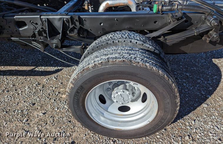 image for item LF9600 2019 Ford F550 Super Duty XL  Crew Cab truck cab and chassis