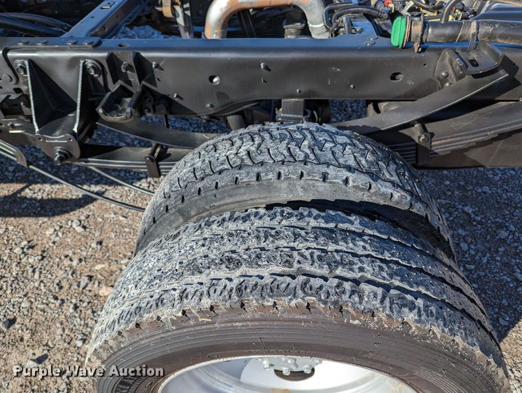 image for item LF9600 2019 Ford F550 Super Duty XL  Crew Cab truck cab and chassis