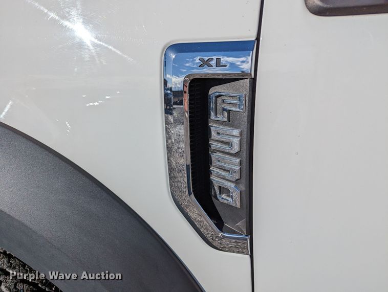 image for item LF9600 2019 Ford F550 Super Duty XL  Crew Cab truck cab and chassis