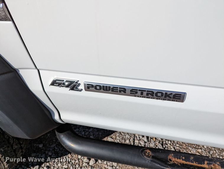 image for item LF9600 2019 Ford F550 Super Duty XL  Crew Cab truck cab and chassis