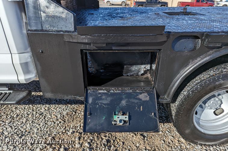 image for item LF9601 2018 Ford F350 Super Duty XL  Crew Cab flatbed pickup truck