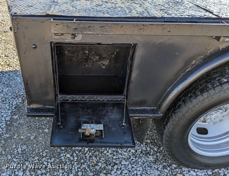 image for item LF9601 2018 Ford F350 Super Duty XL  Crew Cab flatbed pickup truck