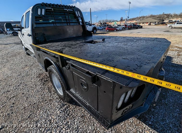 image for item LF9601 2018 Ford F350 Super Duty XL  Crew Cab flatbed pickup truck