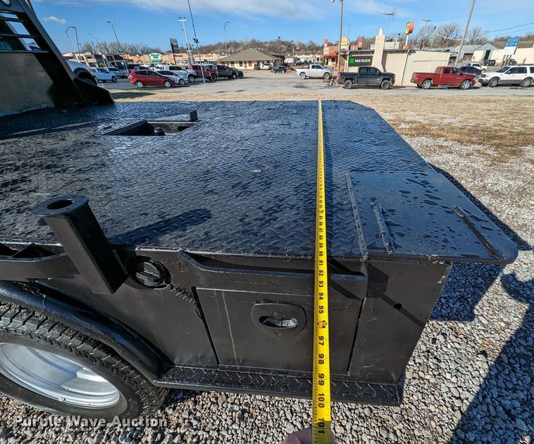 image for item LF9601 2018 Ford F350 Super Duty XL  Crew Cab flatbed pickup truck