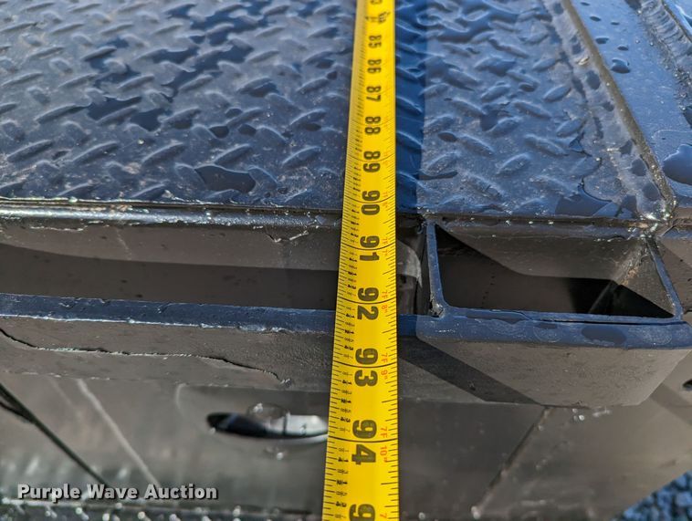 image for item LF9601 2018 Ford F350 Super Duty XL  Crew Cab flatbed pickup truck