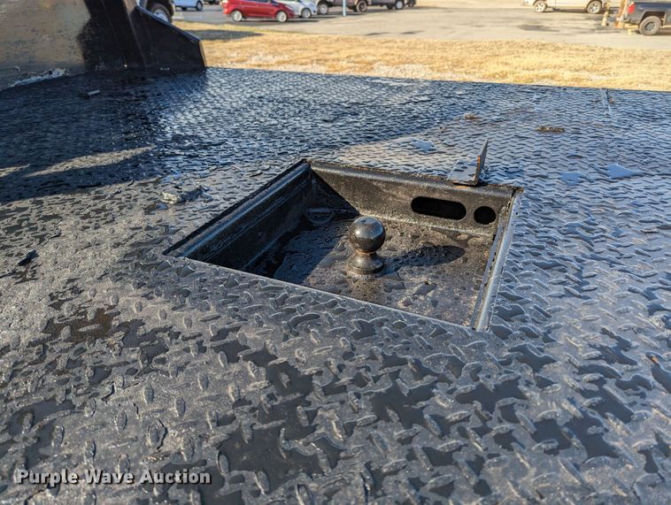 image for item LF9601 2018 Ford F350 Super Duty XL  Crew Cab flatbed pickup truck