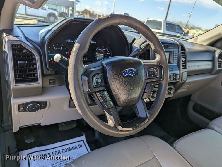 image for item LF9601 2018 Ford F350 Super Duty XL  Crew Cab flatbed pickup truck