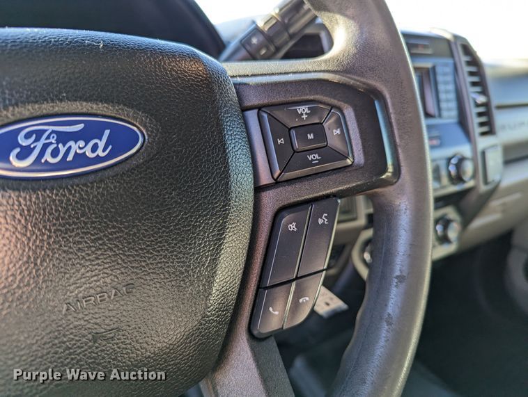 image for item LF9601 2018 Ford F350 Super Duty XL  Crew Cab flatbed pickup truck