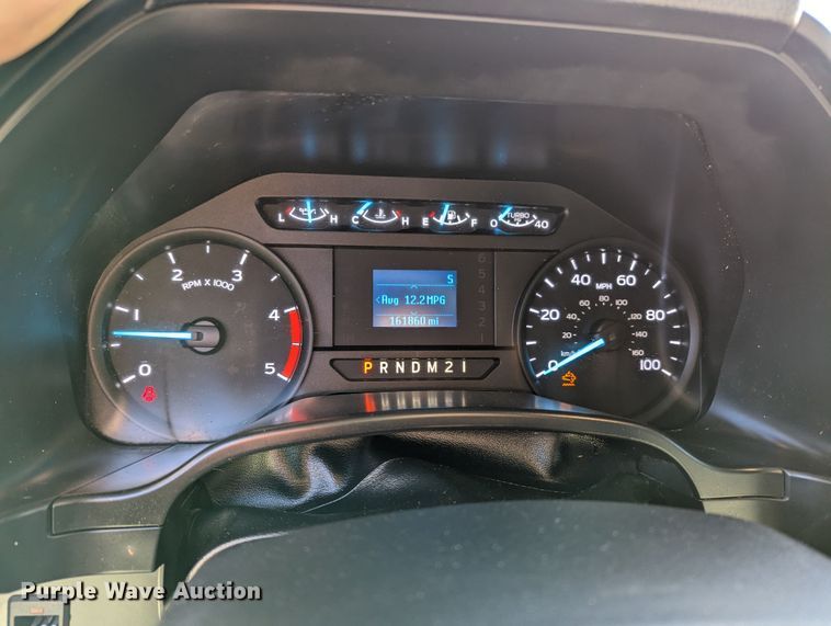 image for item LF9601 2018 Ford F350 Super Duty XL  Crew Cab flatbed pickup truck