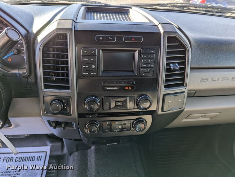 image for item LF9601 2018 Ford F350 Super Duty XL  Crew Cab flatbed pickup truck