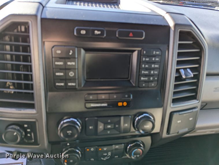 image for item LF9601 2018 Ford F350 Super Duty XL  Crew Cab flatbed pickup truck