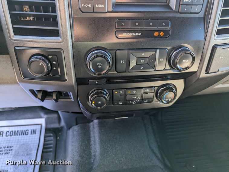 image for item LF9601 2018 Ford F350 Super Duty XL  Crew Cab flatbed pickup truck