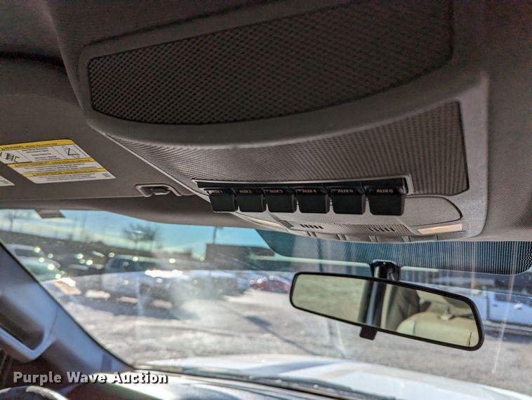 image for item LF9601 2018 Ford F350 Super Duty XL  Crew Cab flatbed pickup truck