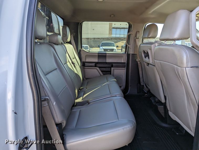 image for item LF9601 2018 Ford F350 Super Duty XL  Crew Cab flatbed pickup truck