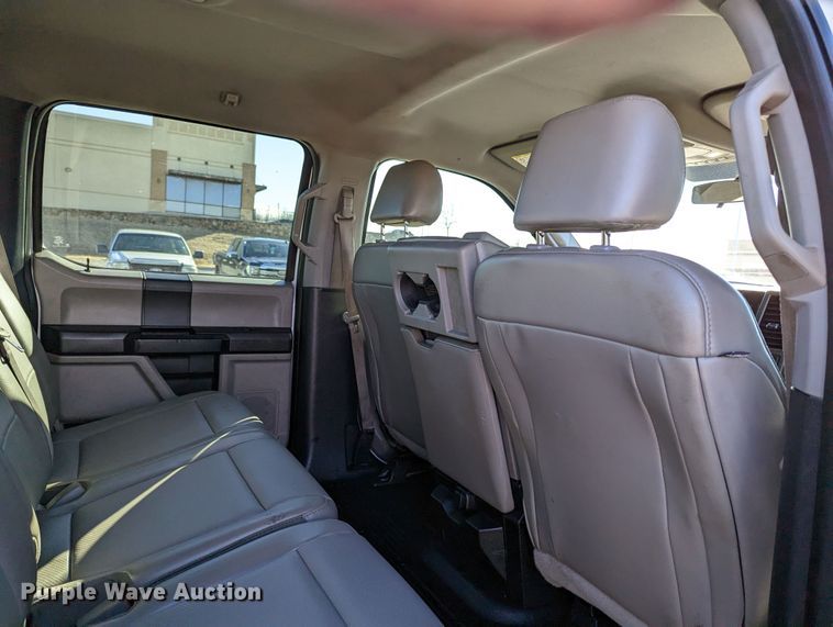 image for item LF9601 2018 Ford F350 Super Duty XL  Crew Cab flatbed pickup truck