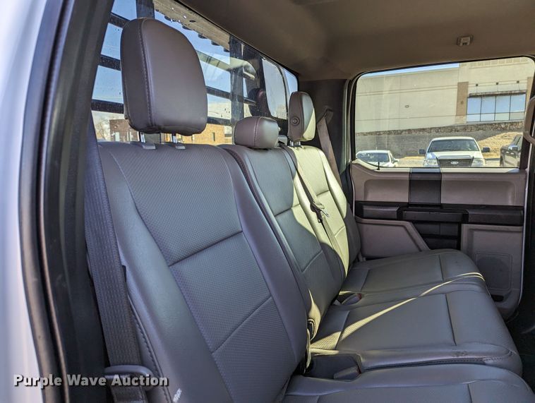 image for item LF9601 2018 Ford F350 Super Duty XL  Crew Cab flatbed pickup truck