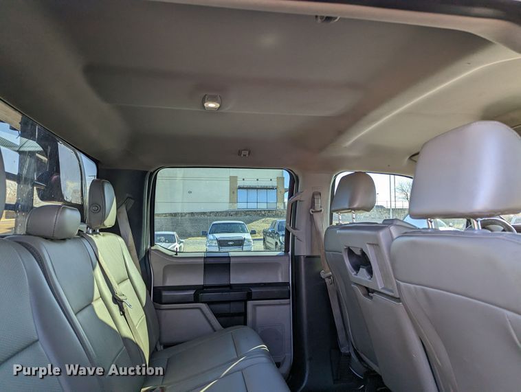 image for item LF9601 2018 Ford F350 Super Duty XL  Crew Cab flatbed pickup truck