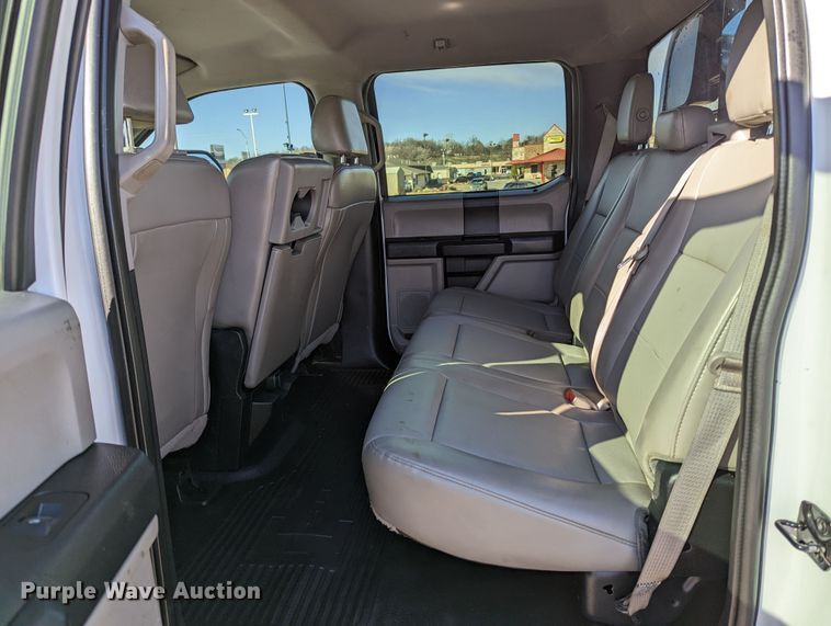 image for item LF9601 2018 Ford F350 Super Duty XL  Crew Cab flatbed pickup truck