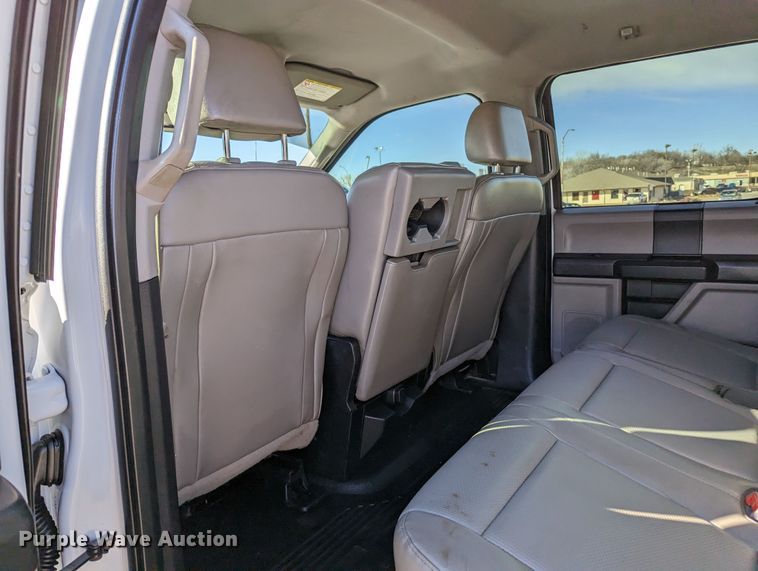 image for item LF9601 2018 Ford F350 Super Duty XL  Crew Cab flatbed pickup truck