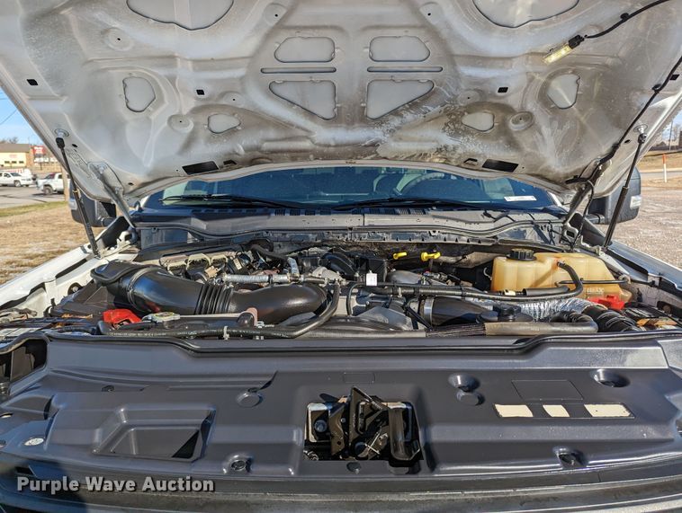 image for item LF9601 2018 Ford F350 Super Duty XL  Crew Cab flatbed pickup truck