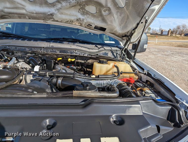 image for item LF9601 2018 Ford F350 Super Duty XL  Crew Cab flatbed pickup truck