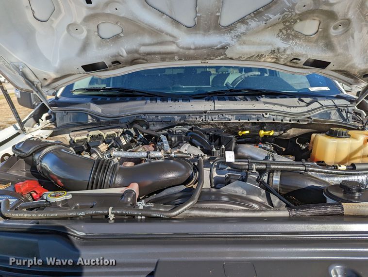 image for item LF9601 2018 Ford F350 Super Duty XL  Crew Cab flatbed pickup truck