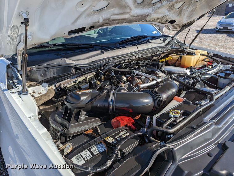 image for item LF9601 2018 Ford F350 Super Duty XL  Crew Cab flatbed pickup truck