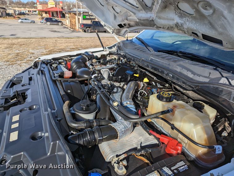 image for item LF9601 2018 Ford F350 Super Duty XL  Crew Cab flatbed pickup truck