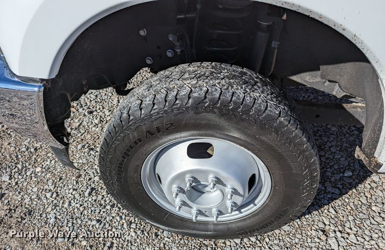 image for item LF9601 2018 Ford F350 Super Duty XL  Crew Cab flatbed pickup truck