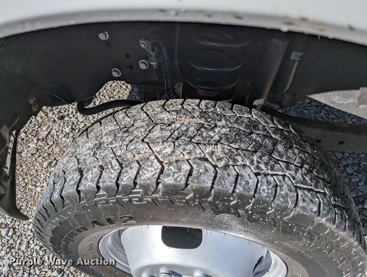 image for item LF9601 2018 Ford F350 Super Duty XL  Crew Cab flatbed pickup truck