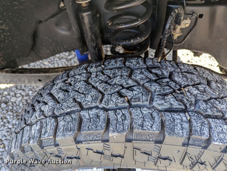 image for item LF9601 2018 Ford F350 Super Duty XL  Crew Cab flatbed pickup truck