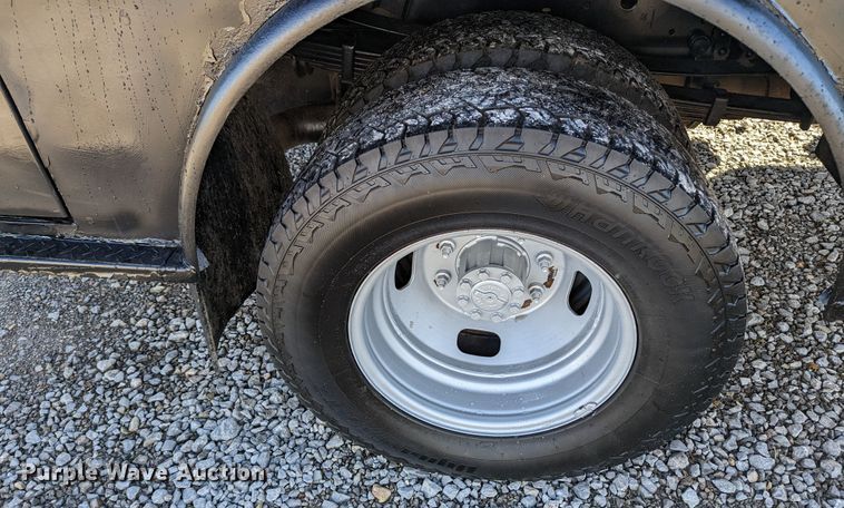 image for item LF9601 2018 Ford F350 Super Duty XL  Crew Cab flatbed pickup truck