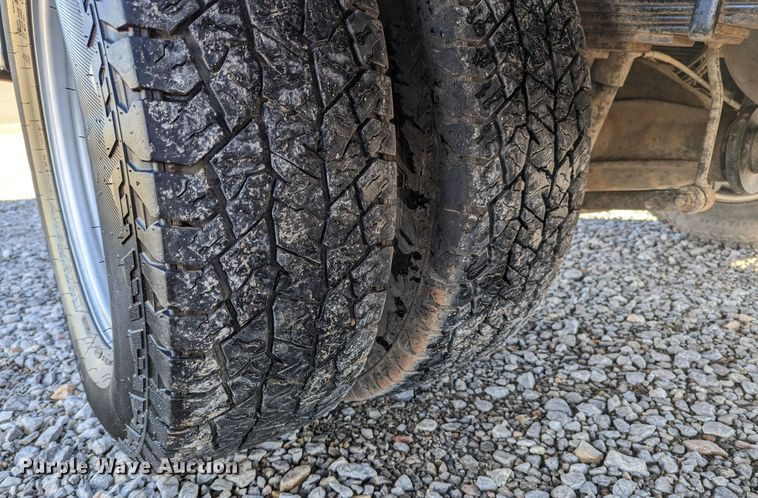 image for item LF9601 2018 Ford F350 Super Duty XL  Crew Cab flatbed pickup truck