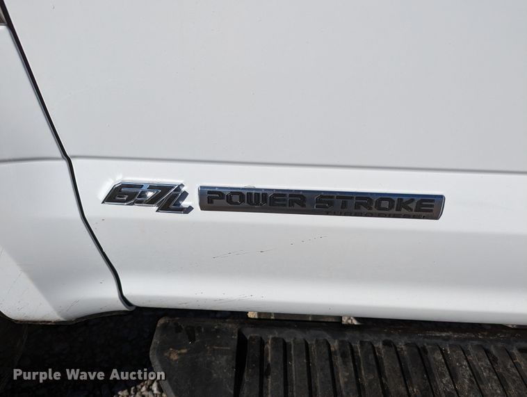 image for item LF9601 2018 Ford F350 Super Duty XL  Crew Cab flatbed pickup truck