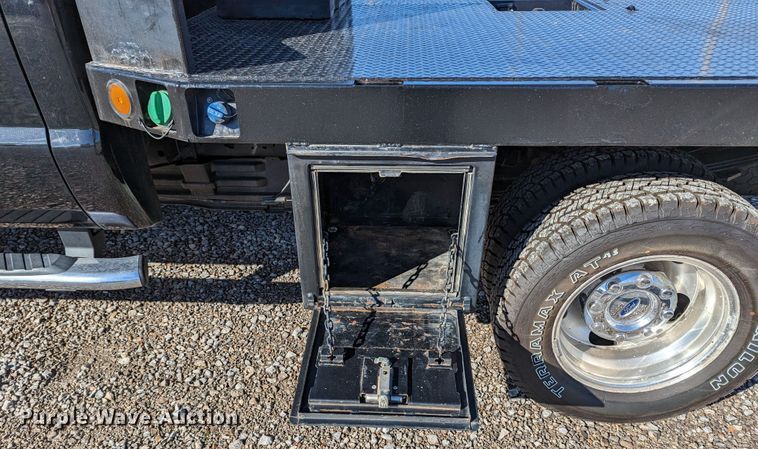 image for item LF9602 2012 Ford  F350 Super Duty XLT  Crew Cab flatbed pickup truck