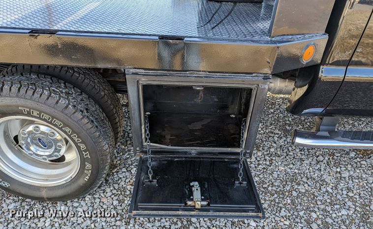 image for item LF9602 2012 Ford  F350 Super Duty XLT  Crew Cab flatbed pickup truck