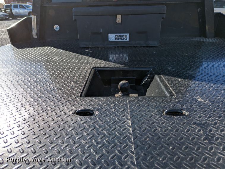 image for item LF9602 2012 Ford  F350 Super Duty XLT  Crew Cab flatbed pickup truck