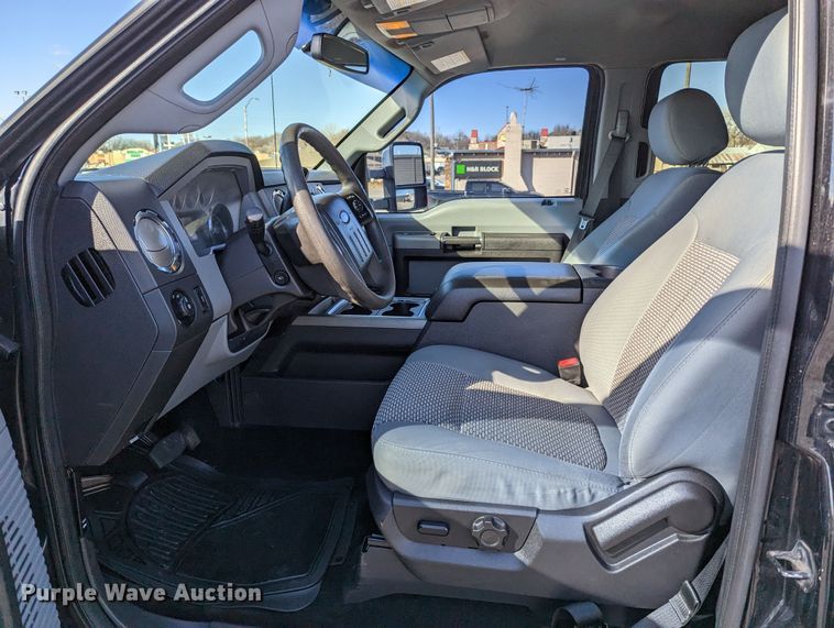 image for item LF9602 2012 Ford  F350 Super Duty XLT  Crew Cab flatbed pickup truck