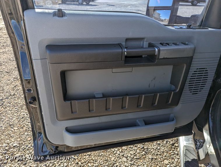 image for item LF9602 2012 Ford  F350 Super Duty XLT  Crew Cab flatbed pickup truck