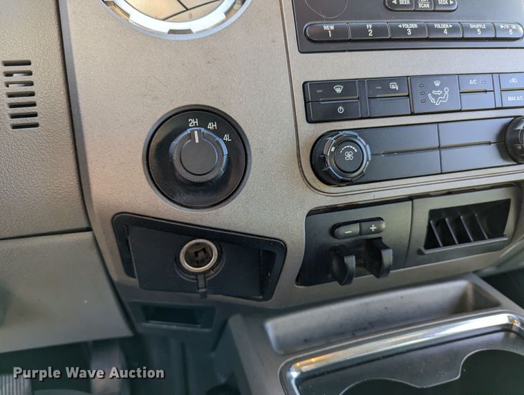 image for item LF9602 2012 Ford  F350 Super Duty XLT  Crew Cab flatbed pickup truck